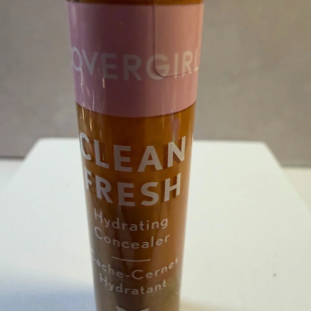 🩷5/$10 COVERGIRL Clean Fresh Hydrating Concealer - Warm Tan